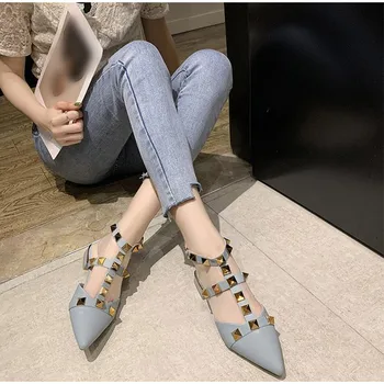 Designer De Femei Sandale Noi 2021 Scăzut Tocuri Ascuțite Toe Culoare Solidă Nit Femei Pantofi Confortabil Toc Gros Încălțăminte De Moda