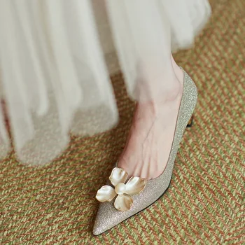Francez a subliniat pantofi cu toc pentru femei 2021 primăvară new Pearl Floare Butonul de moda superficial gura cu toc mediu guler alb