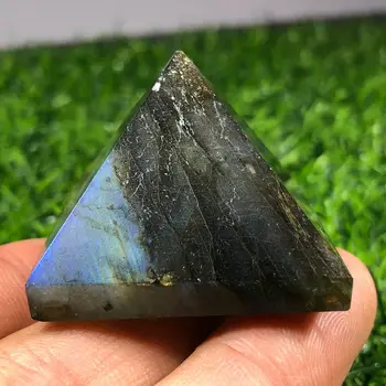 Frumos ras feldspat gem piramida cu Reiki de vindecare chakra echilibrare cristale